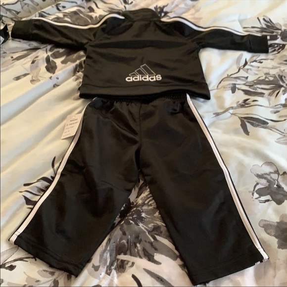 Boys track suit - Picture 2 of 3